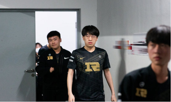 和门将的临 和门将的临