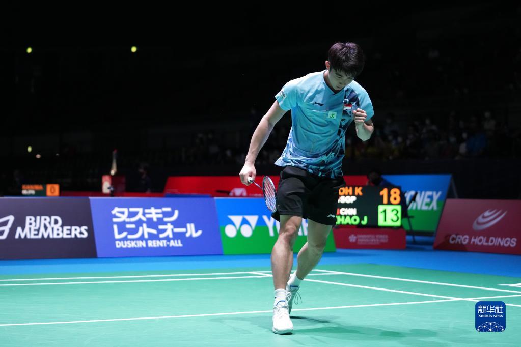 他先用右脚 他先用右脚